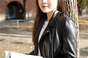 The beautiful Shanghai, with its blooming seas of flowers, is enchanting and picturesque.